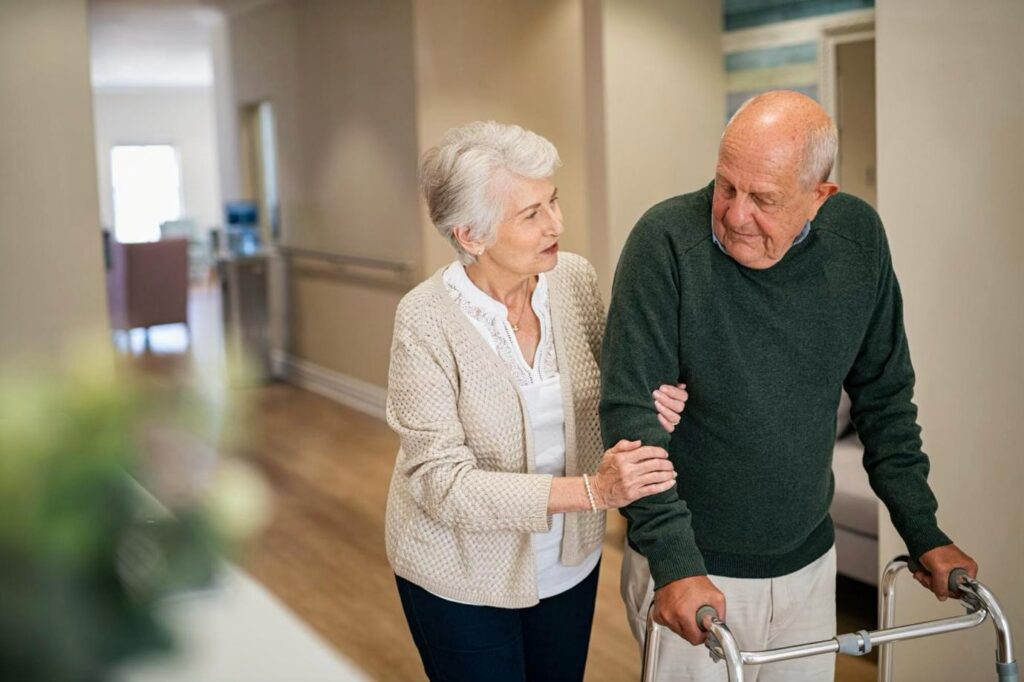 Top 6 Benefits of Choosing Life Care Services for Your Senior Loved Ones