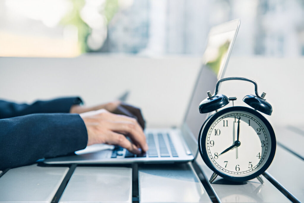 How Long Hours at a Desk Can Impact Your Mobility 